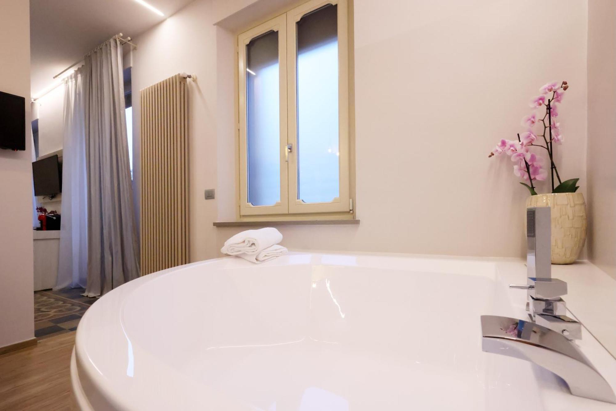 Palazzo Belli Bed & Breakfast Alba  Exterior photo
